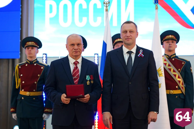 Губернатор вручил награды жителям Саратовской области